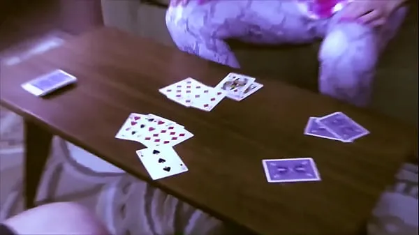 热Slutty neighbor loses everything in poker game with old man温暖的电影