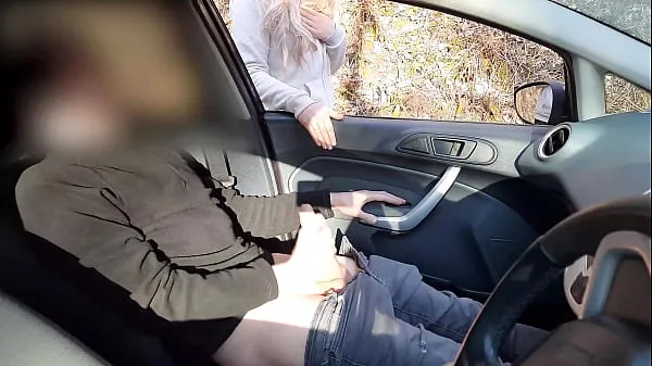 Hotte Public cock flashing - Guy jerking off in car in park was caught by a runner girl who helped him cum varme filmer