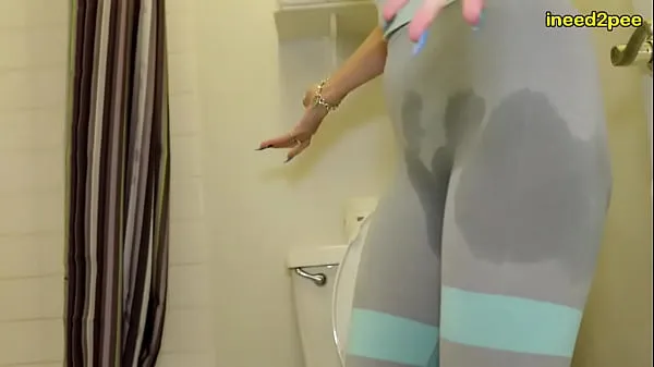 Gorące desperate to pee girls wetting their skintight jeans pissingciepłe filmy