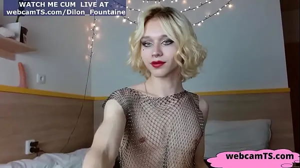 Hotte Blonde TS Femboy masturbates live at varme film