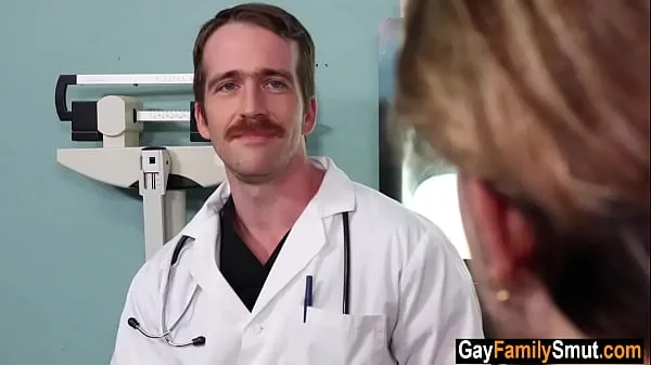 Gay boy visits step uncle's doctor's office Film hangat yang hangat