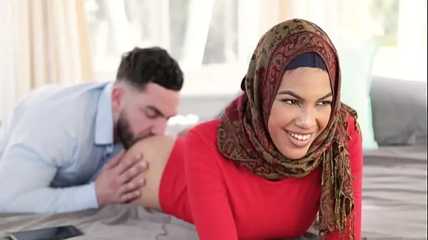 Hot Hijab Stepsister Sending Nudes To Stepbrother - Maya Farrell, Peter Green -Family Strokes warm Movies