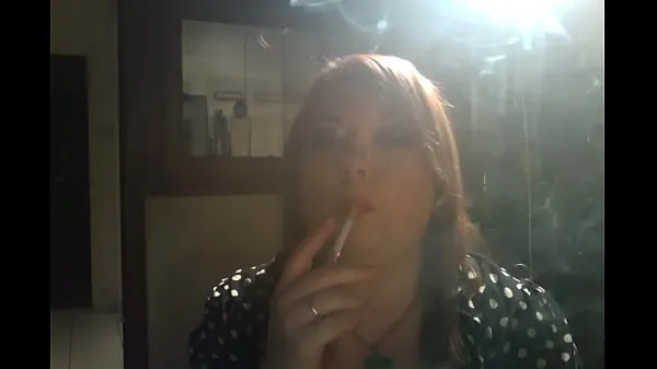 British BBW Tina Snua Smokes With Dangling, Drifts, Nose & Cone Exhales Filem hangat panas