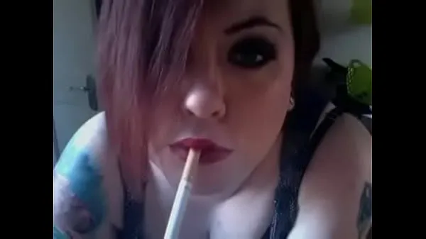 Vroči Sexy BBW Tina Snua Smokes A Richmond Superking Cigarette topli filmi