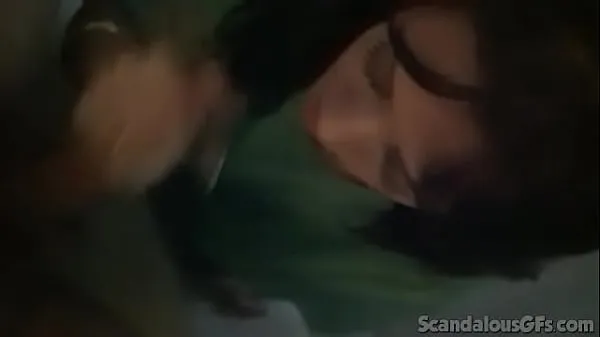 뜨거운 Sexy Girlfriend Gives Her Boyfriend A Blowjob On The Stairs 따뜻한 영화