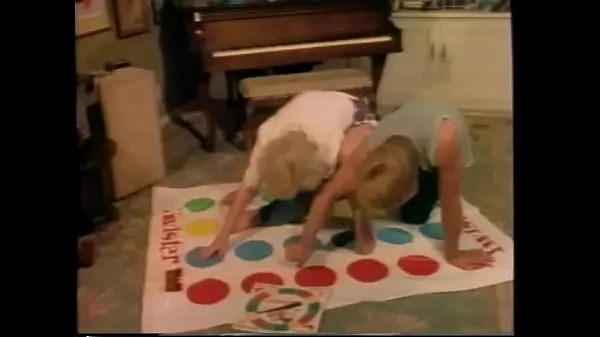 Blonde babe loves spoon position after playing naughty game Twister Filem hangat panas
