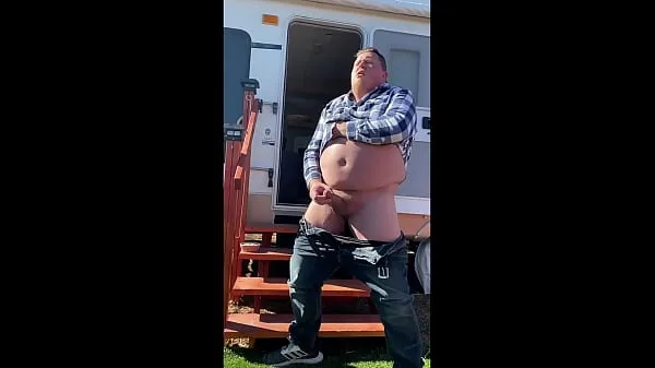 Καυτές Horny Chubby Guy Cums in the Campground ζεστές ταινίες