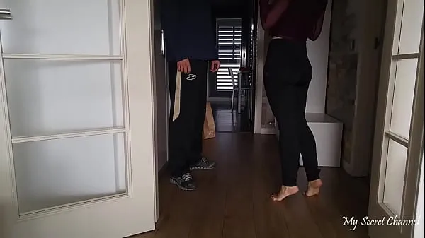 Hot Girl Paying Delivery Guy warm Movies
