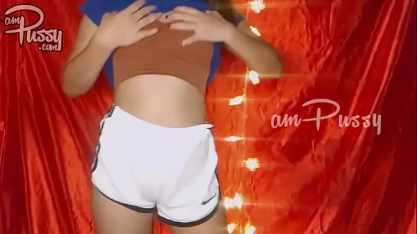 Vroči Amateur girl is stripping and posing naked topli filmi