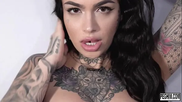 Hete Tattooed beauty leigh raven uses her split tongue to lick Michael Vegas anus warme films