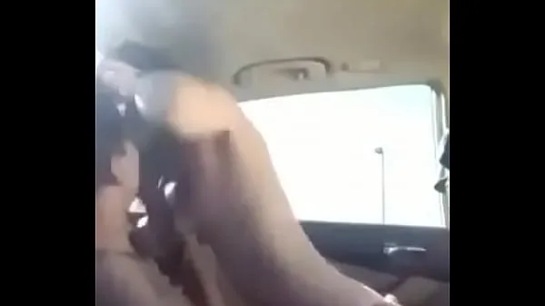Vroči TEENS FUCKING IN THE CAR topli filmi