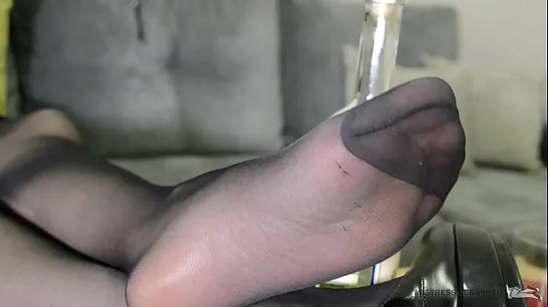 Film caldi Padrona dai piedi sexy in nylon nero con dita rinforzatecaldi