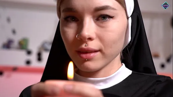Nóng The nun gets horny from a big dick and takes cum in her tight pussy. Karneli Bandi Phim ấm áp