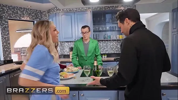 Menő Tiffany Watson) Has To Host A Potluck Dinner Party But She Prefers To Fuck (Small Hands) Instead - Brazzers meleg filmek