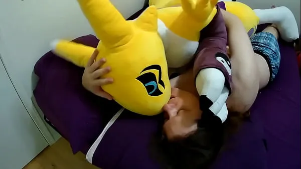 Hotte Making out with life-sized Renamon plush varme film