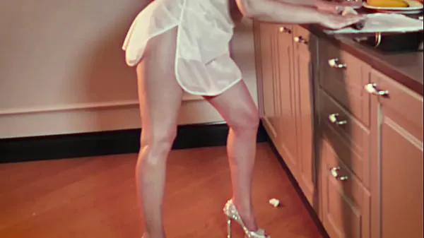 This sexy blonde definitely wants to be fucked right in the kitchen Film hangat yang hangat