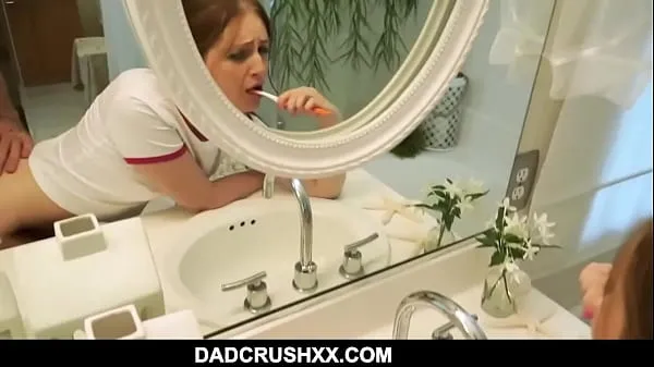 Vroči Step Daughter Brushing Teeth Fuck topli filmi