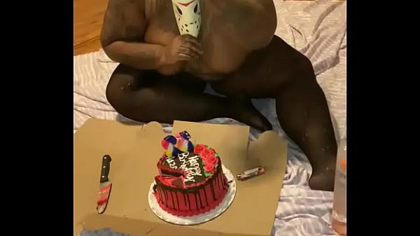 Vroči I Had 2 Cut My Cake Cause It’s My Birthday topli filmi