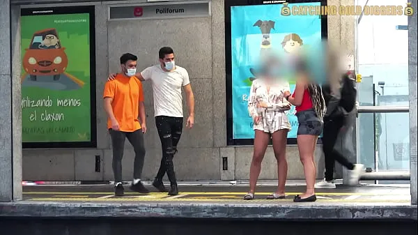 Kuumia Meeting Two HOT ASS Babes At Bus Stop Ends In Incredible FOURSOME Back Home lämpimiä elokuvia