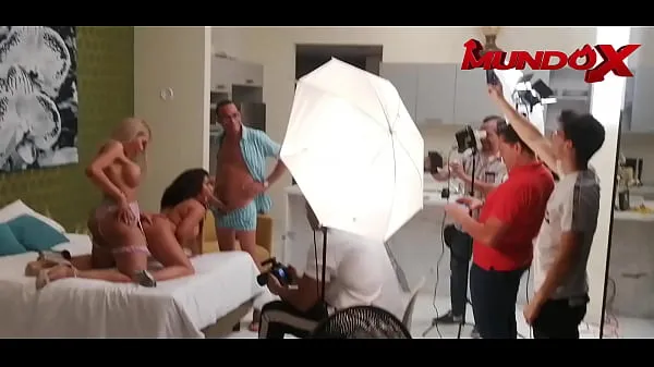 Quente Behind the scenes - They invite a trans girl and get fucked hard in the ass Filmes quentes