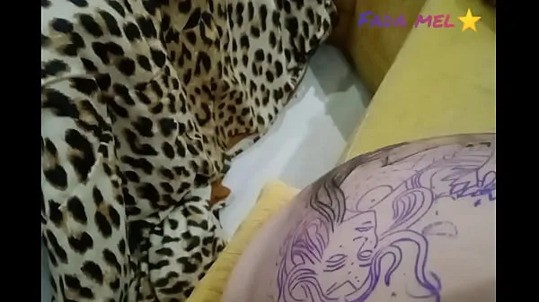 뜨거운 I did the tattoo without panties just to show the pussy and ass for the tattoo artist 따뜻한 영화