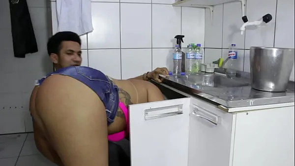 أفلام ساخنة The cocky plumber stuck the pipe in the ass of the naughty rabetão. Victoria Dias and Mr Rola دافئة