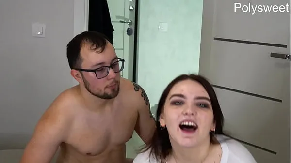Gorące The guy licks the sperm from the girl's face after blowjobciepłe filmy