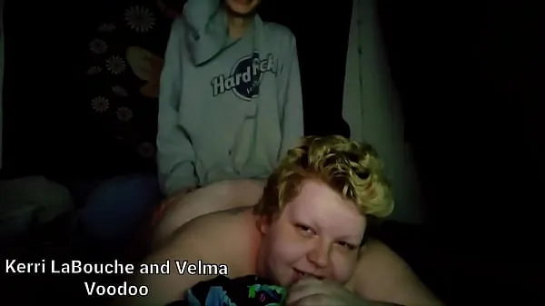 Gorące Trans Girl Kerri Fucks Velma Voodoociepłe filmy