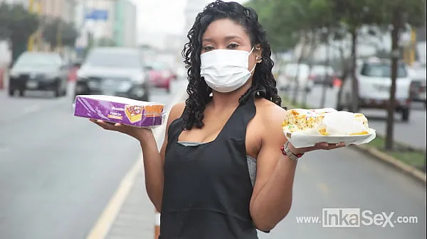 Hotte Peruvian surprised by stranger on the street varme film