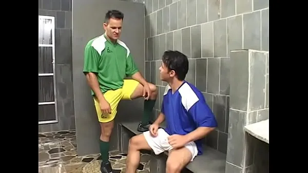 Hotte Two muscular homosexual studs in a soccer gear suck & fuck varme filmer