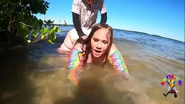 Hotte Gibby the clown fucks Tampa whore on the great sea dock varme filmer