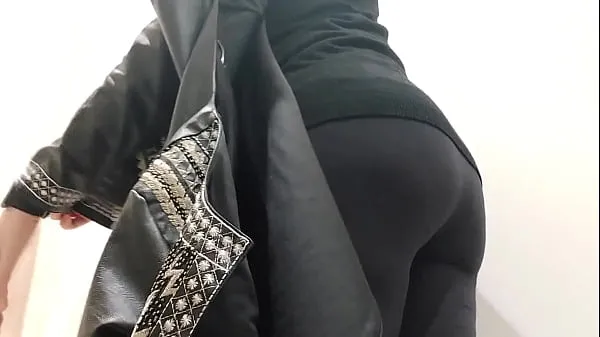 热Your Italian stepmother shows you her big ass in a clothing store and makes you jerk off温暖的电影