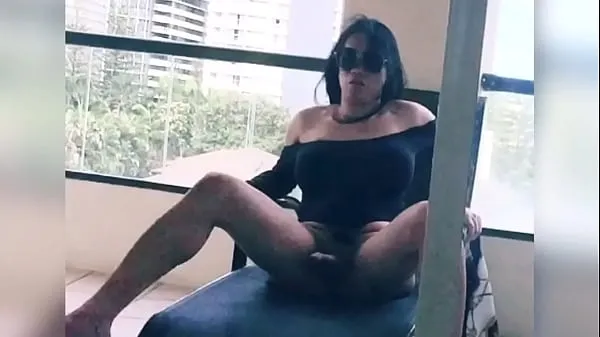 Hete tranny stroking her big cock in her hotel balcony warme films