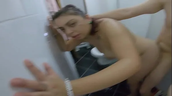 Hotte My neighbor fucks my ass in the bathroom in exchange for financial help in Medellin Colombia varme filmer