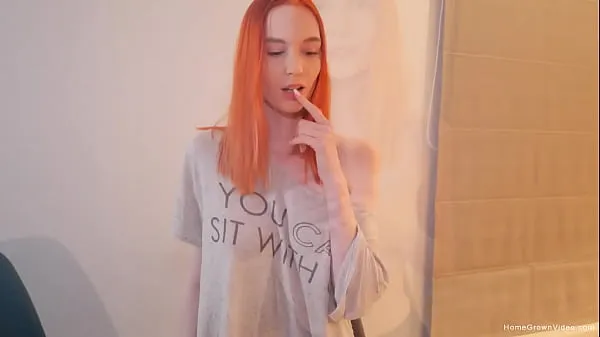 Vroči Gorgeous redhead girlfriend enjoys a big dick topli filmi