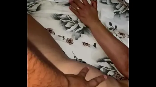 Vroči Married in the cuckold bed showing a ring topli filmi