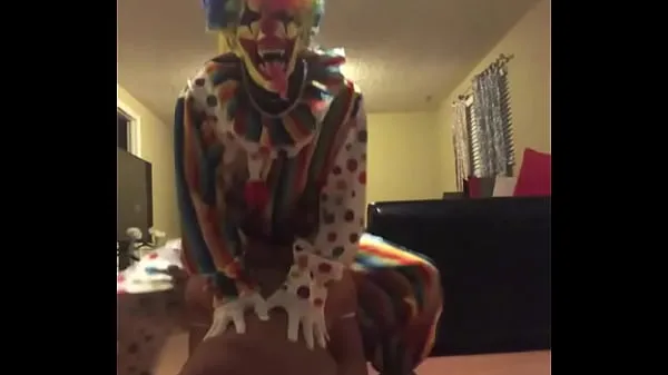 Gibby the clown fucking a milf in her house while listening to a clown song Film hangat yang hangat