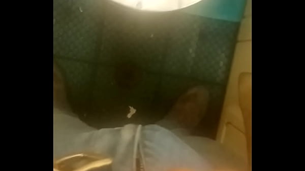Heiße morning riser and decided to jerk off in the train toiletwarme Filme