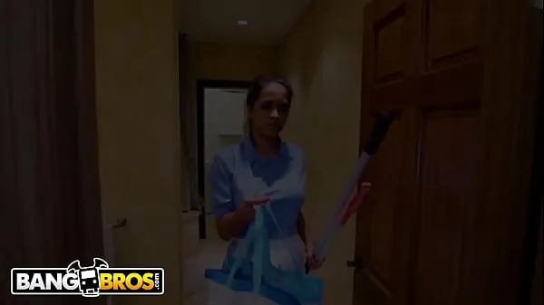 گرم BANGBROS - Julia Ann Catches Step Son Perving On Latin Maid Abby Lee Brazil گرم فلمیں