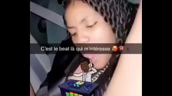 Hotte Cameroonian gets off in the car with a sextoy varme filmer