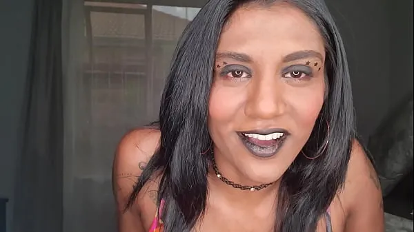 Hotte Desi slut wearing black lipstick wants her lips and tongue around your dick and taste your lips | close up | fetish varme film