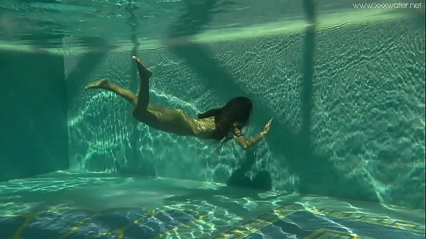 گرم Irina Russaka aka Stefanie Moon underwater swimming گرم فلمیں