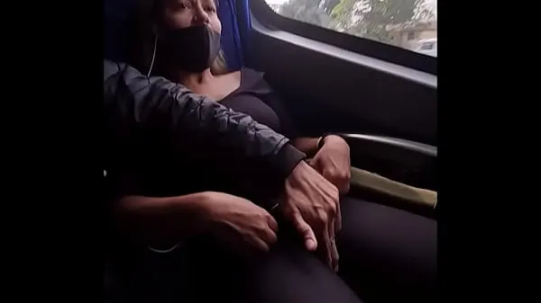 뜨거운 I asked a stranger to play a siririca inside the bus for me 따뜻한 영화