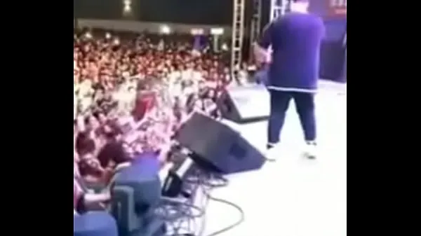 गर्म Girlfriend getting fucked on stage गर्म फिल्में