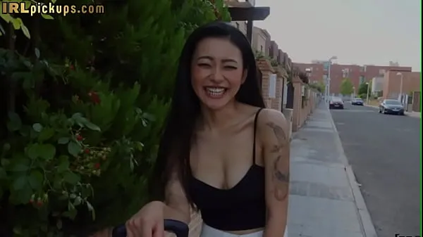 Gorące Pickedup tattoo Asian riding before sideways fucked outdoorsciepłe filmy