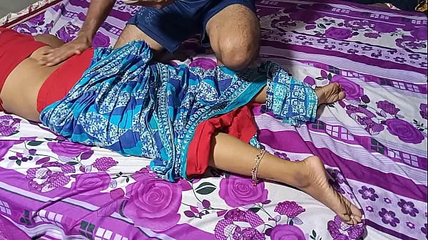Películas calientes La mamá de un amigo se folla el coño con el pretexto de un masaje de espalda - Sexo XXX en hindi cálidas
