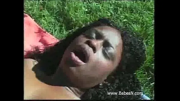 Hete Chubby Lacey fucked on the lawn warme films
