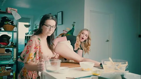 뜨거운 TEASER: Bake Me A Cake - Watch Charlie Forde use Chasey Devil in whatever way she wants 따뜻한 영화