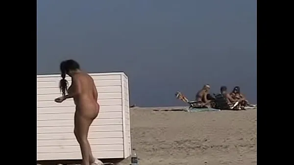 Hotte Exhibitionist Wife 19 - Anjelica teasing random voyeurs at a public beach by flashing her shaved cunt varme film