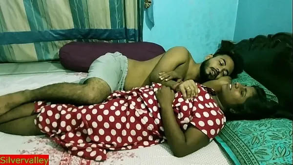 Heiße Indisches Teenie-Paar virales heißes Sexvideo !! Dorfmädchen gegen klugen Teenie-Junge echten Sexwarme Filme
